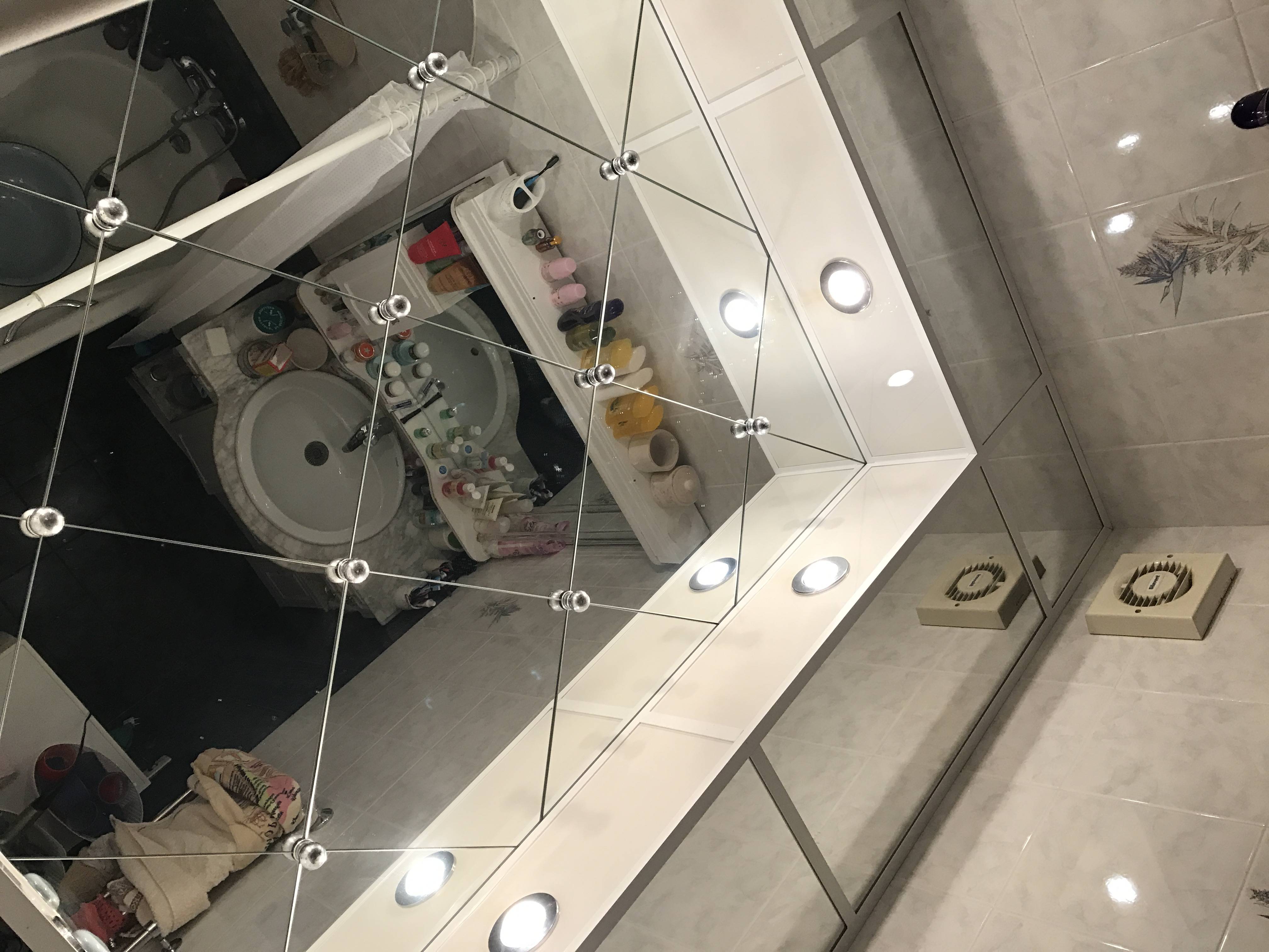 Зеркальный потолок: фото, типы монтажа и крепления