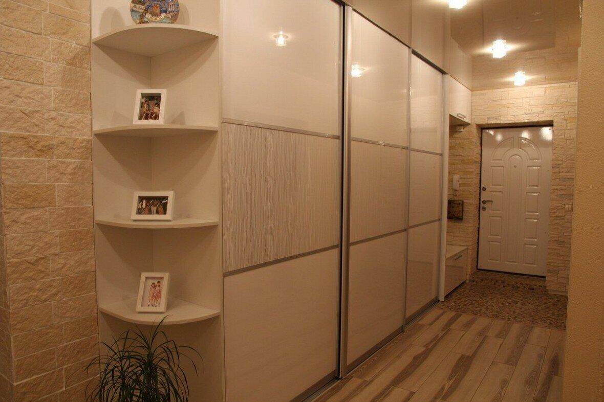 Дизайн узкой прихожей: выбор шкафов, расположение мебели, отделка