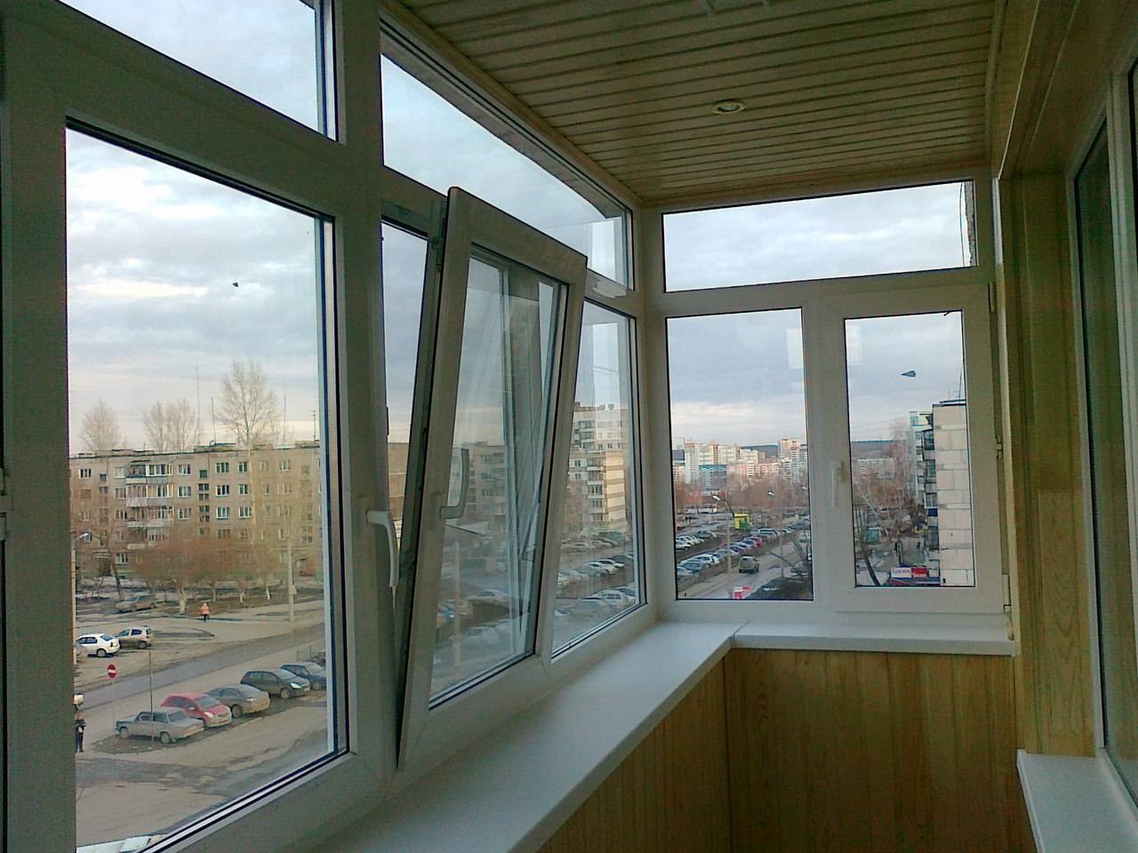 Какие окна лучше ставить на балконе пластиковые или алюминиевые