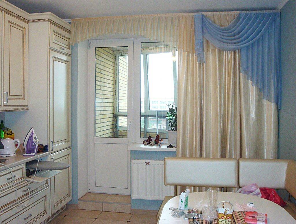 Шторы на кухню с балконной дверью: варианты занавесок, современный дизайн