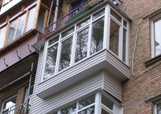 Расширение балконов и лоджий: остекление с выносом по подоконнику и полу, особенности согласования и фотогалерея реализованных проектов