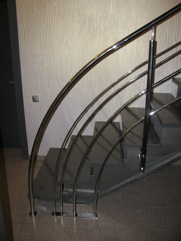 Перила из металла для лестницы фото: металлические своими руками, хромированные и железные, алюминиевые