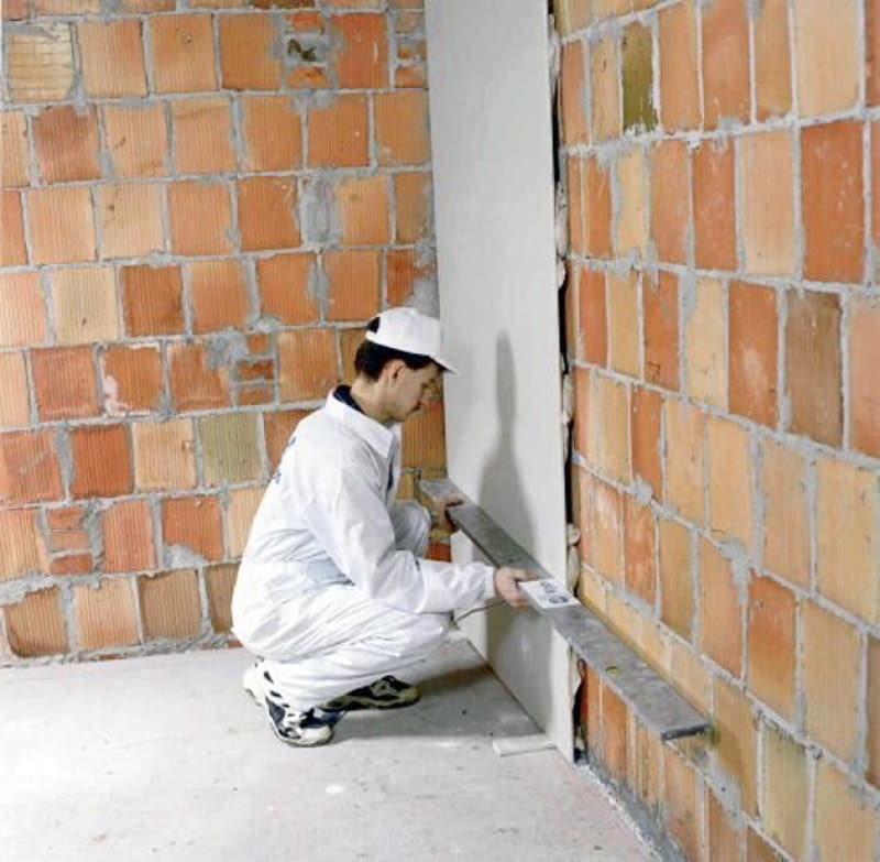 На что приклеить гипсокартон к бетонной стене?