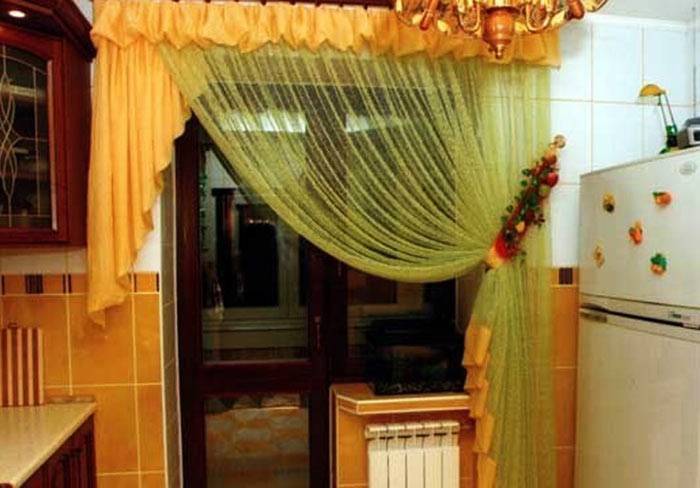 Шторы на кухню с балконной дверью: красивые фото дизайна занавесок