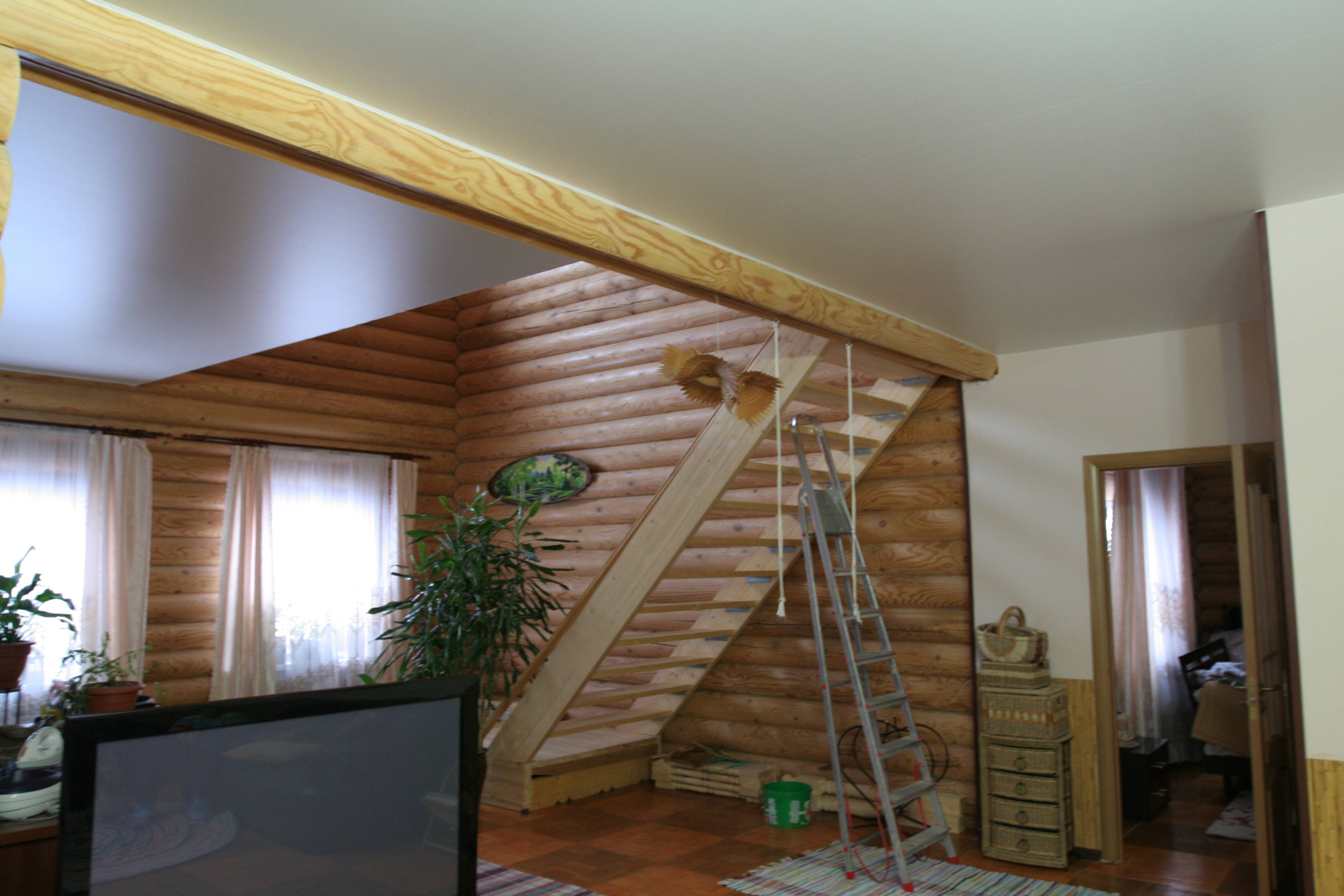 Возможно ли это: натяжные потолки в деревянном доме
