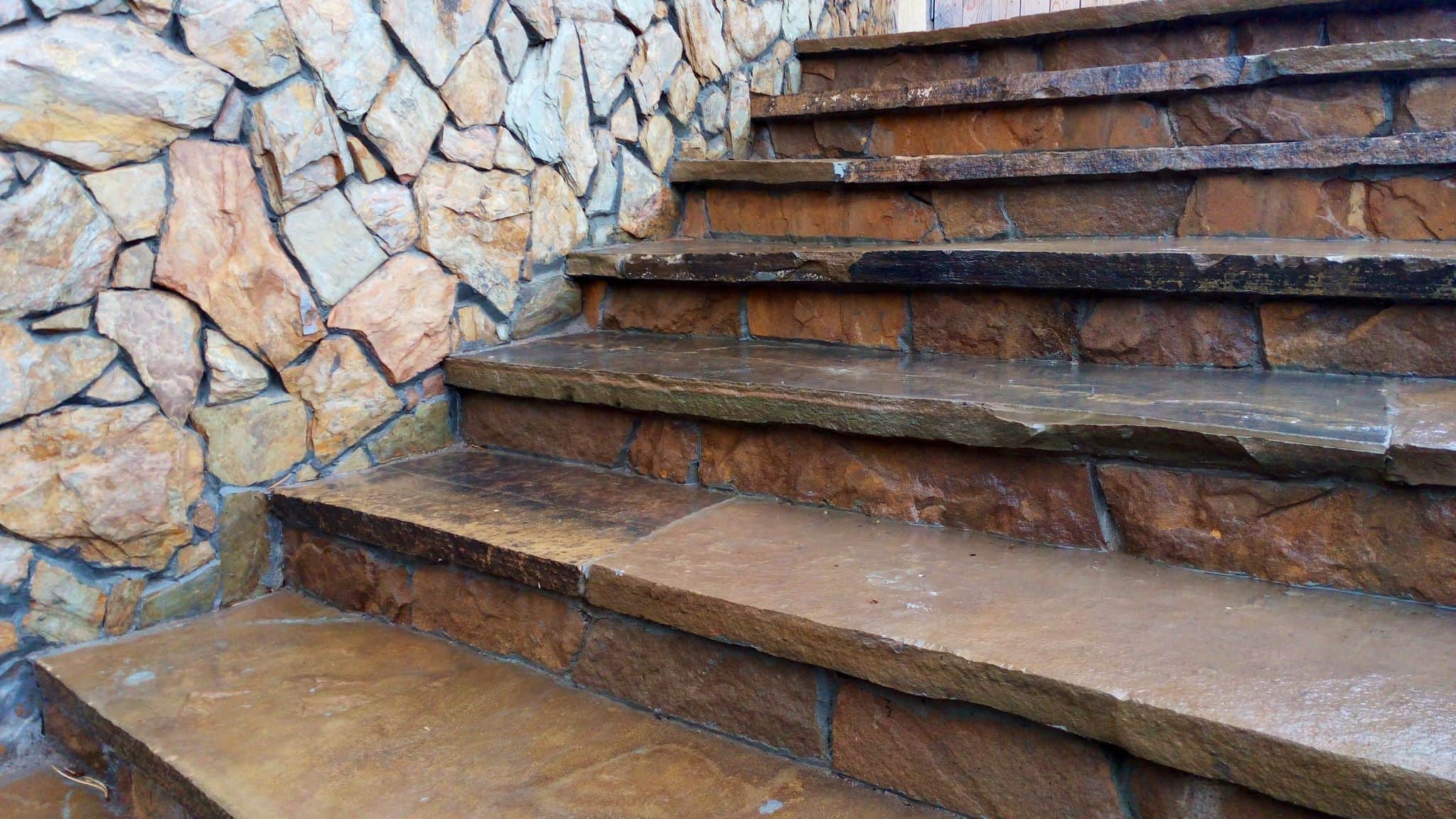 Все про лестницы из камня — виды материалов для отделки