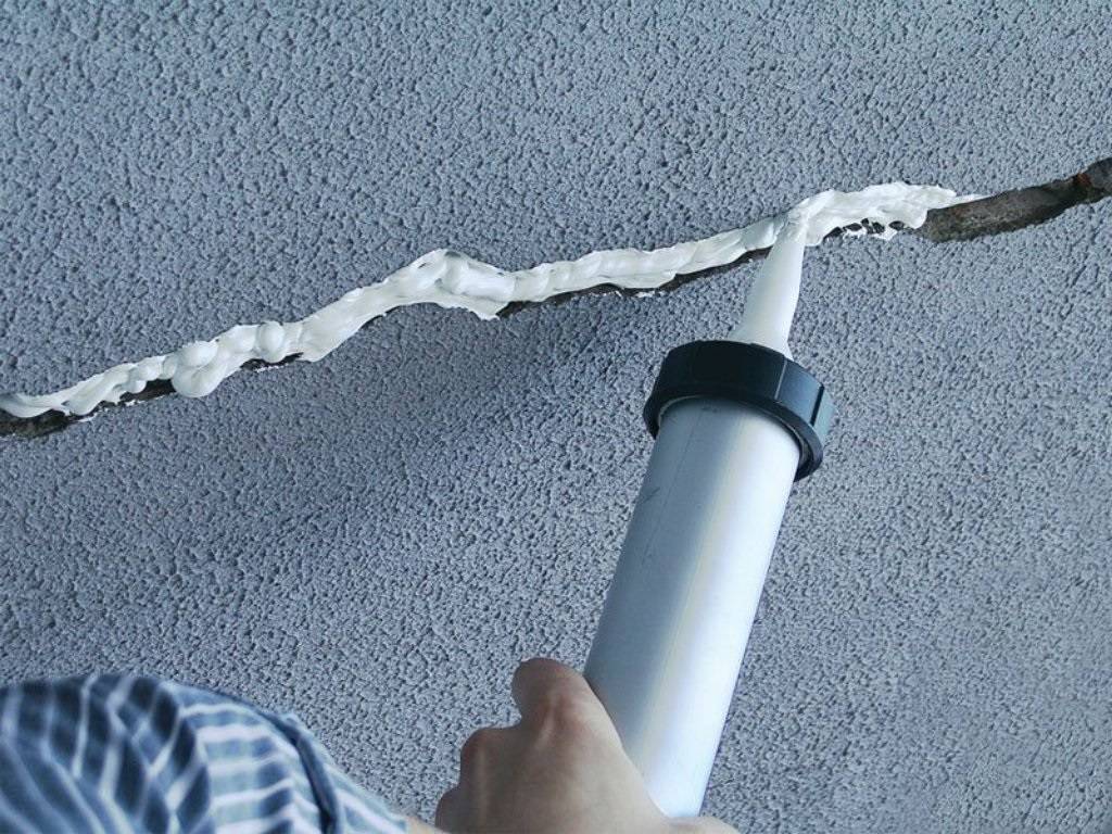 Как заделать швы между плитами на потолке: полезные рекомендации