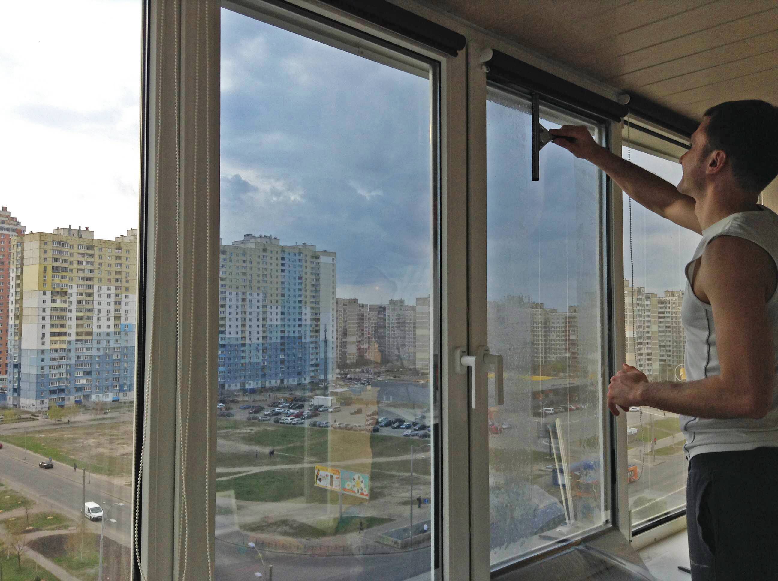 Тонировка окон на балконе: как затемнить окна от солнца своими руками?