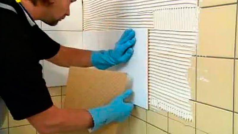 Как клеить и класть плитку на гипсокартон в ванной: видео