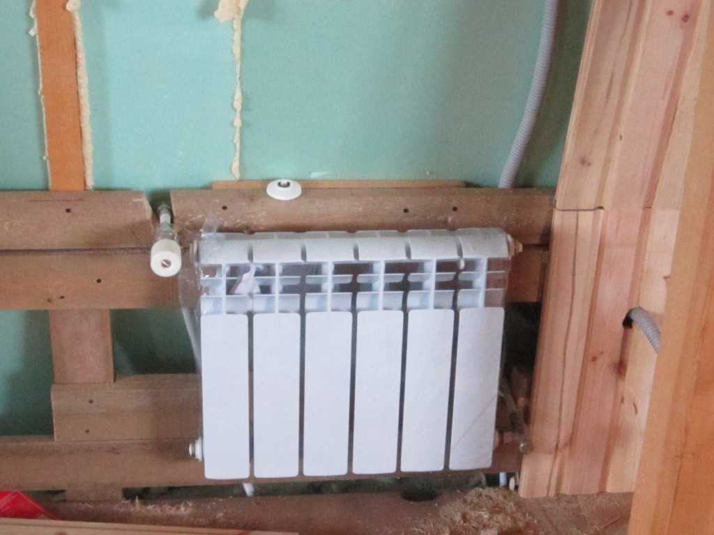 Установка радиаторов отопления: монтаж батарей, своими руками в квартире, самостоятельно по видео в частном доме