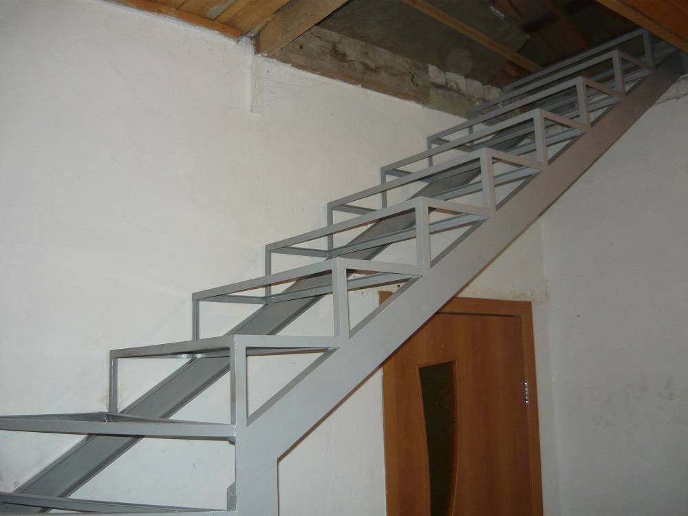 Как соорудить металлическую лестницу на второй этаж своими руками в частном доме: инструкция +фото и видео