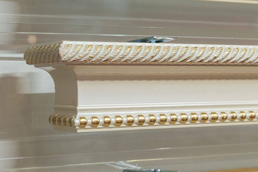 Обзор багетных карнизов для штор: настенные, потолочные, фото