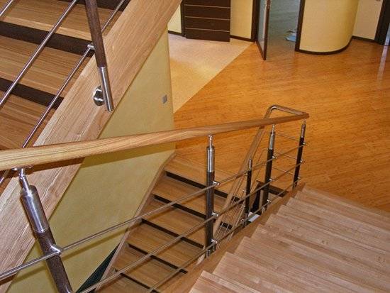 Перила для лестниц: элементы и материалы ограждений для дома, советы по вариантам отделки и монтажу