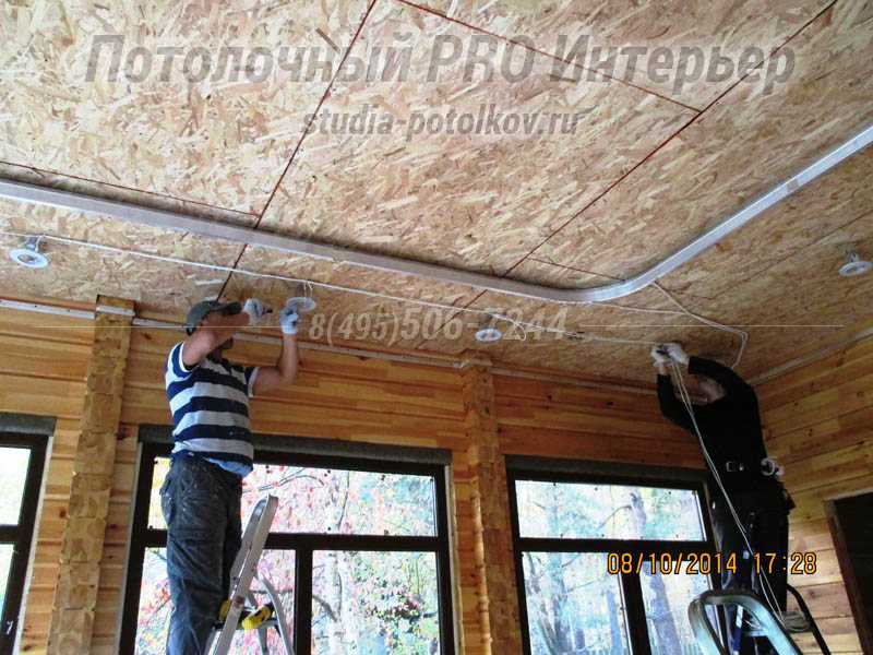 Натяжные потолки в деревянном доме: фото, плюс и минус, можно ли на дачу, как делать перекрытия зимой, видео