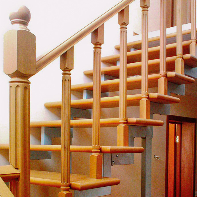 Деревянные маршевые лестницы: типы, особенности, технология монтажа